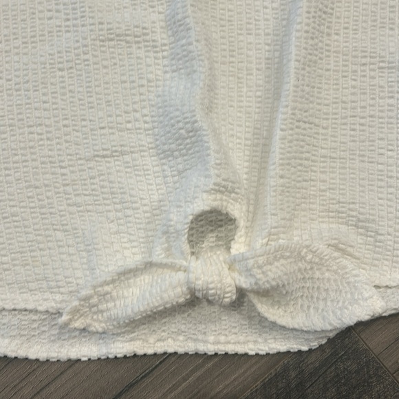 Textured top with tie - Picture 3 of 3